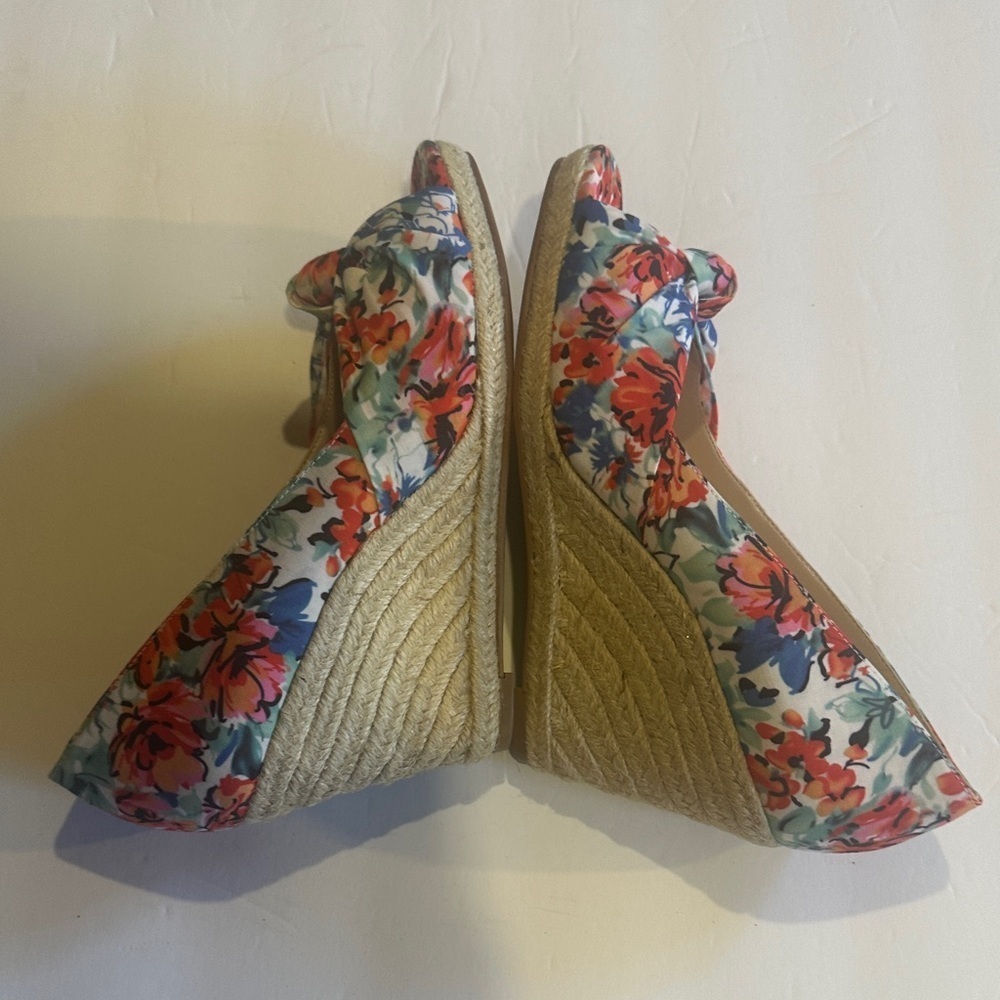 NWOT Kelly & Katie colorful Floral heeled Wedge Espadrilles with front knot - Picture 4 of 8